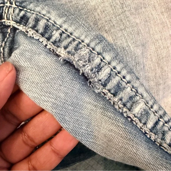 Miss Me mid rise easy strait jeans. Size 28 x 31.5 - Picture 7 of 7